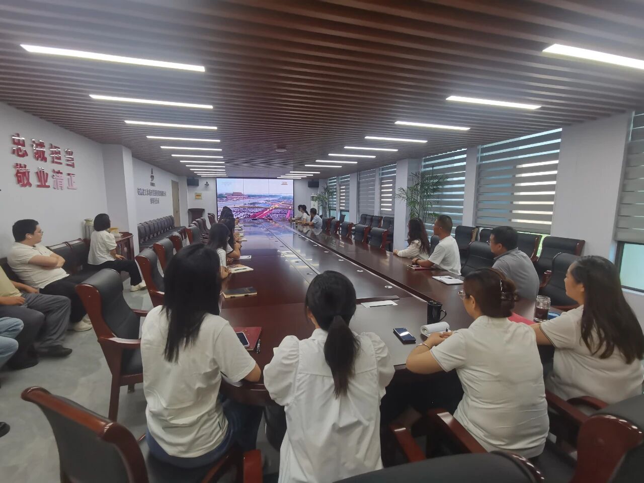 1756947563249971.jpg 4.jpg